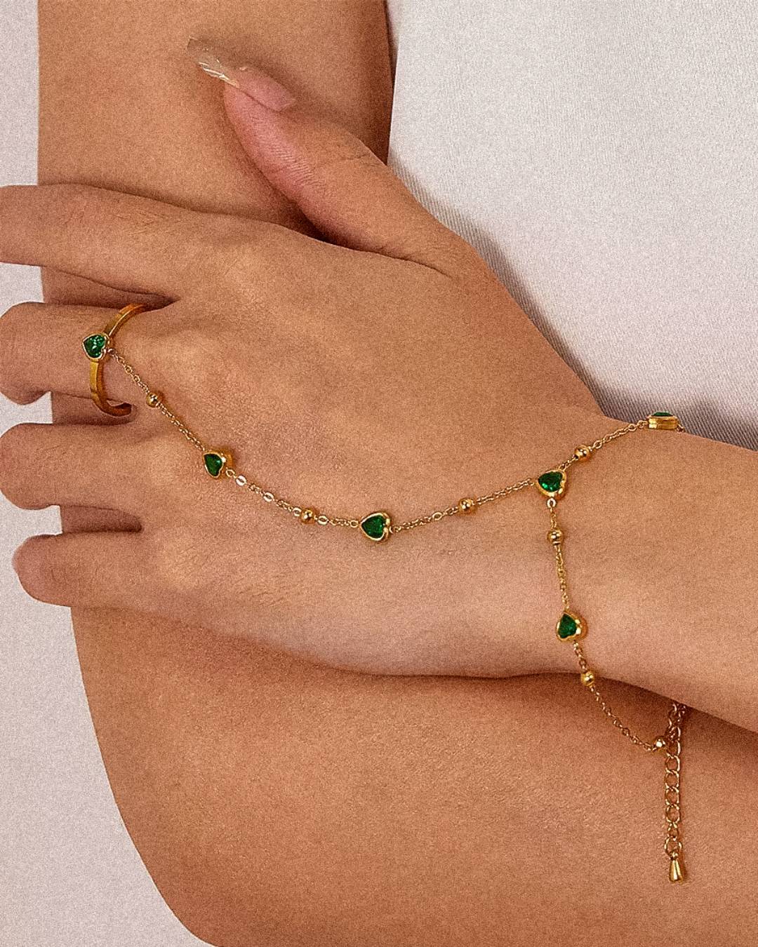 Cuore di Smeraldo Hand Chain