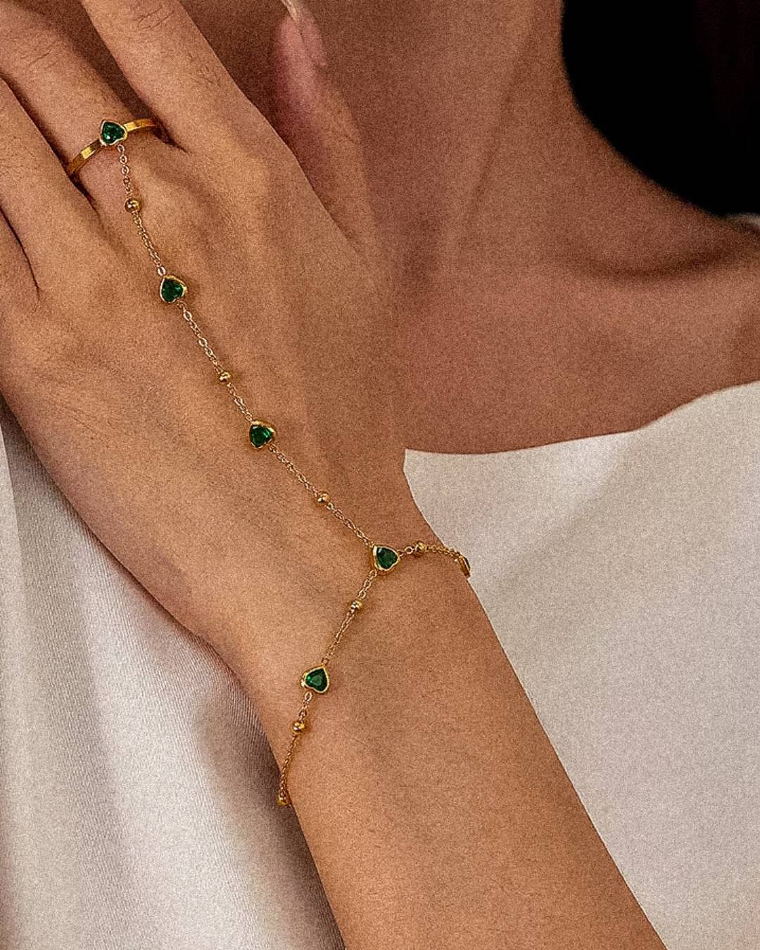 Cuore di Smeraldo Hand Chain